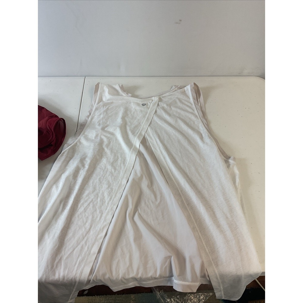 lululemon size 8  T LOT  4 Pieces, white skort, maroon hotty hot, tanks - Picture 10 of 16